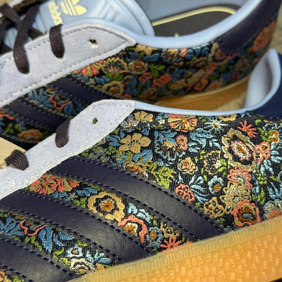 Adidas gazelle j
London floral embroidery 
Brand new - Picture 2 of 13